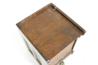 Oak "The Rapid" Tabletop Collector's Cabinet