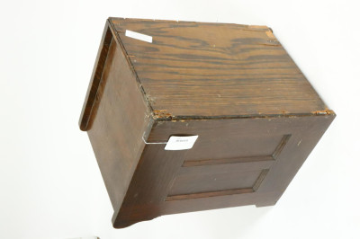 Oak "The Rapid" Tabletop Collector's Cabinet