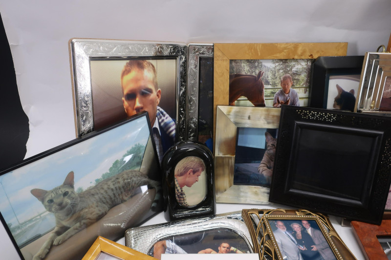 40 Photo Frames in Various Material