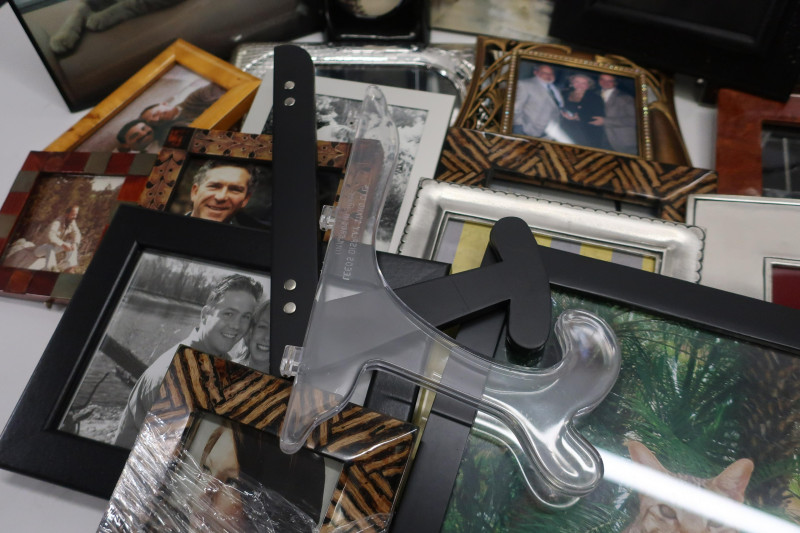 40 Photo Frames in Various Material