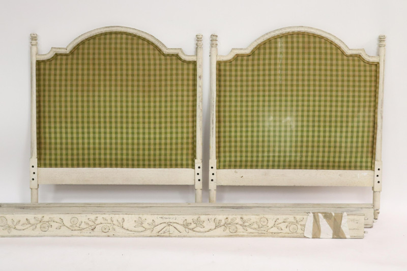 Louis XVI Style White Painted Day Bed