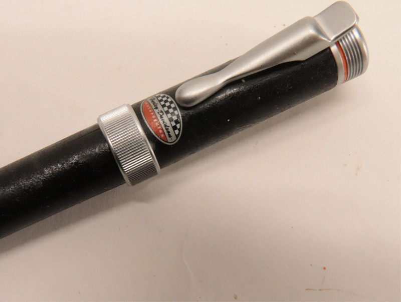 8 Fountain / Ball Point Pens