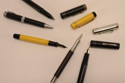 8 Fountain / Ball Point Pens