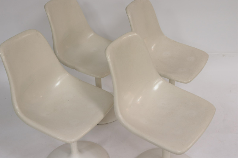 Eero Saarinen Style White Lacquer Table &amp; 4 Chairs