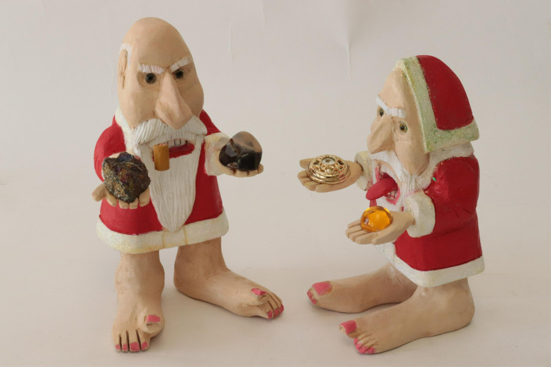 9 Christmas &amp; Other Dolls