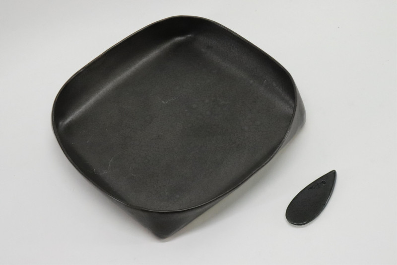 12 Matte Black &amp; Glossy Porcelain Items