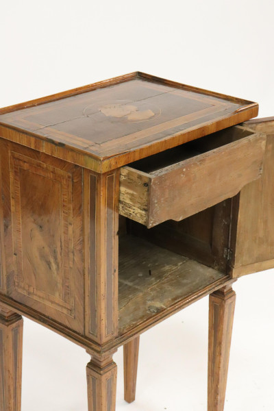 Italian Neo-Classic Marquetry Inlaid Table, L18th