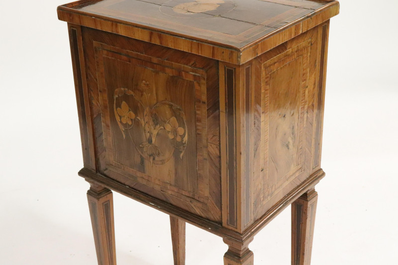Italian Neo-Classic Marquetry Inlaid Table, L18th