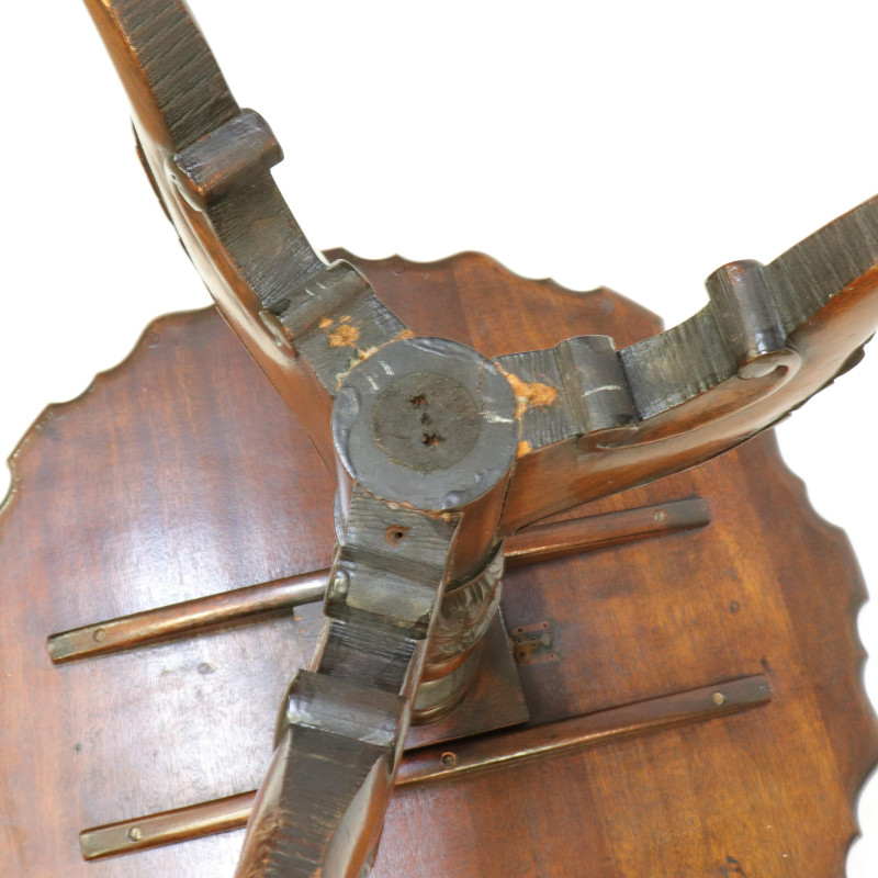 Chippendale Style Mahogany Tilt-top Table