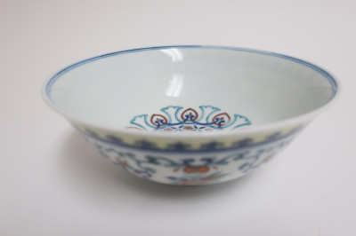 Duocai Floral Bowl with Yongzheng Mark