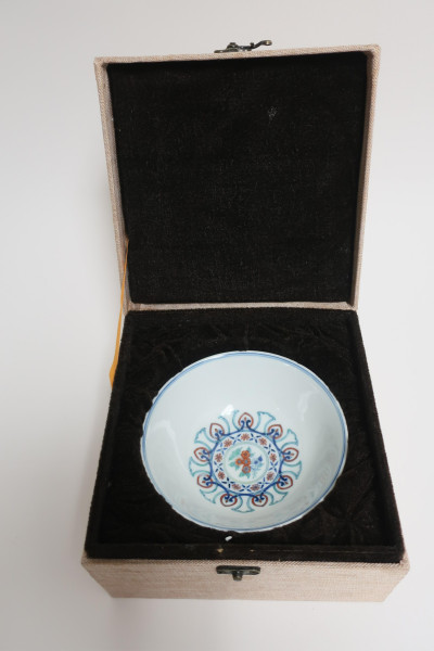 Duocai Floral Bowl with Yongzheng Mark