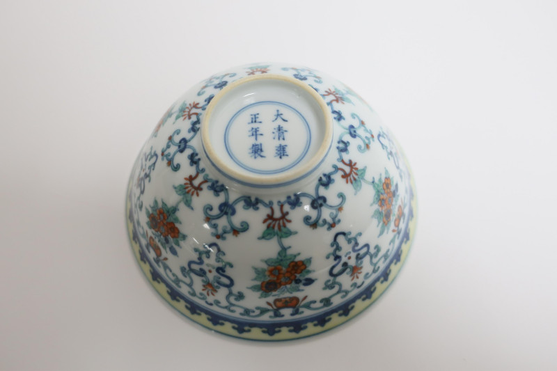 Duocai Floral Bowl with Yongzheng Mark