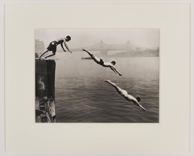 Arthur Leipzig - Divers, East River, 1948