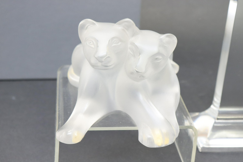 Lalique Tambwee Cubs and Curious Cat Desk Clock