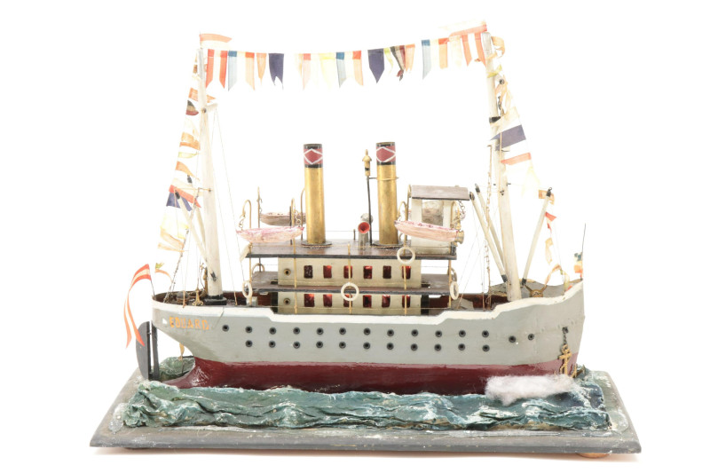 Folk Art Steamboat Diorama &apos;Eduard&apos;