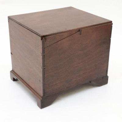 ChippendaleGeorge II Mahogany Miniature Furniture