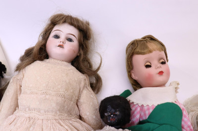 6 Dolls incl bisque head black doll