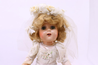 6 Dolls incl bisque head black doll