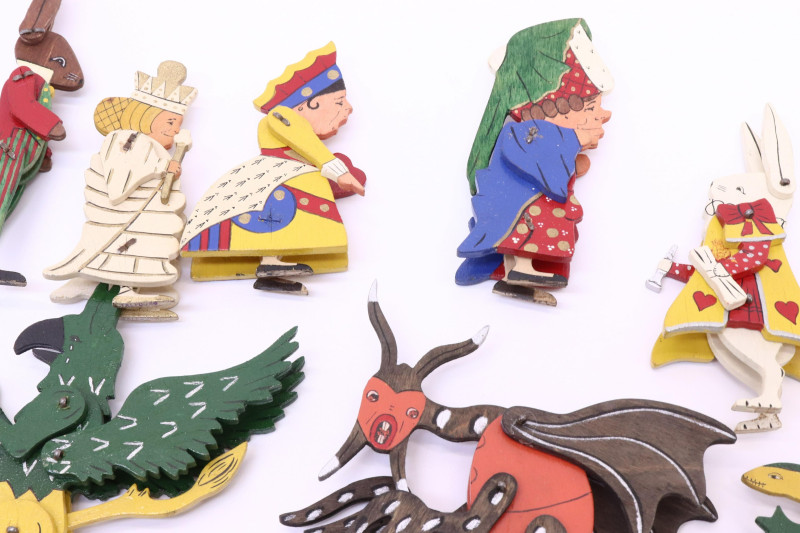 Box of Alice in Wonderland and other figures
