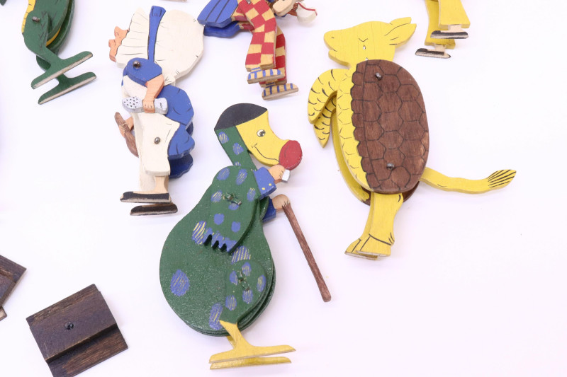 Box of Alice in Wonderland and other figures
