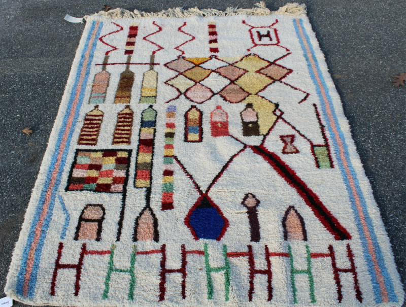 Tribal White Ground Wool Carpet 5&apos; x 8&apos;