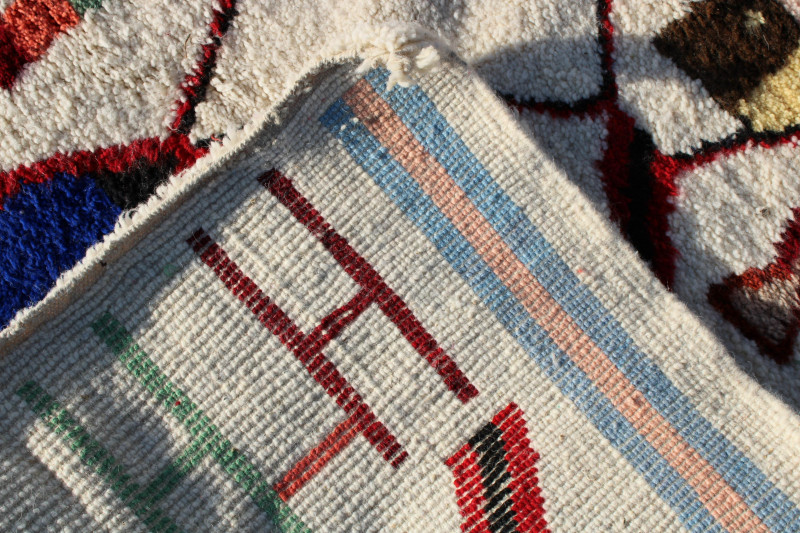 Tribal White Ground Wool Carpet 5&apos; x 8&apos;