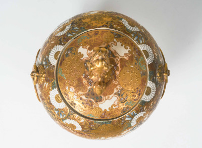 A Kinkozan Satsuma Tripod Jar with Lid