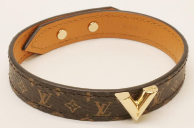 Louis Vuitton Essential V Bracelet