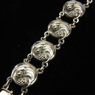 Georg Jensen Bracelet 19 circa 190515