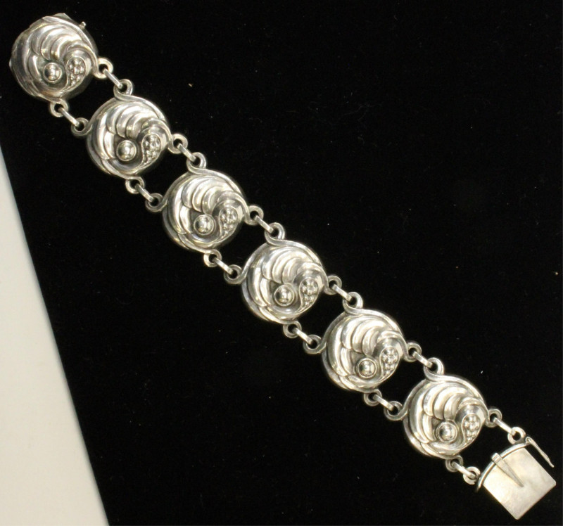 Georg Jensen Bracelet 19 circa 190515