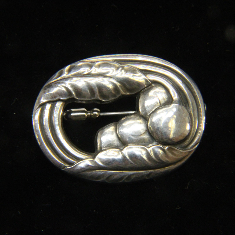 Georg Jensen Fruit Brooch 18 circa 193344