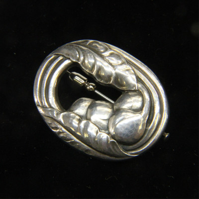 Georg Jensen Fruit Brooch 18 circa 193344