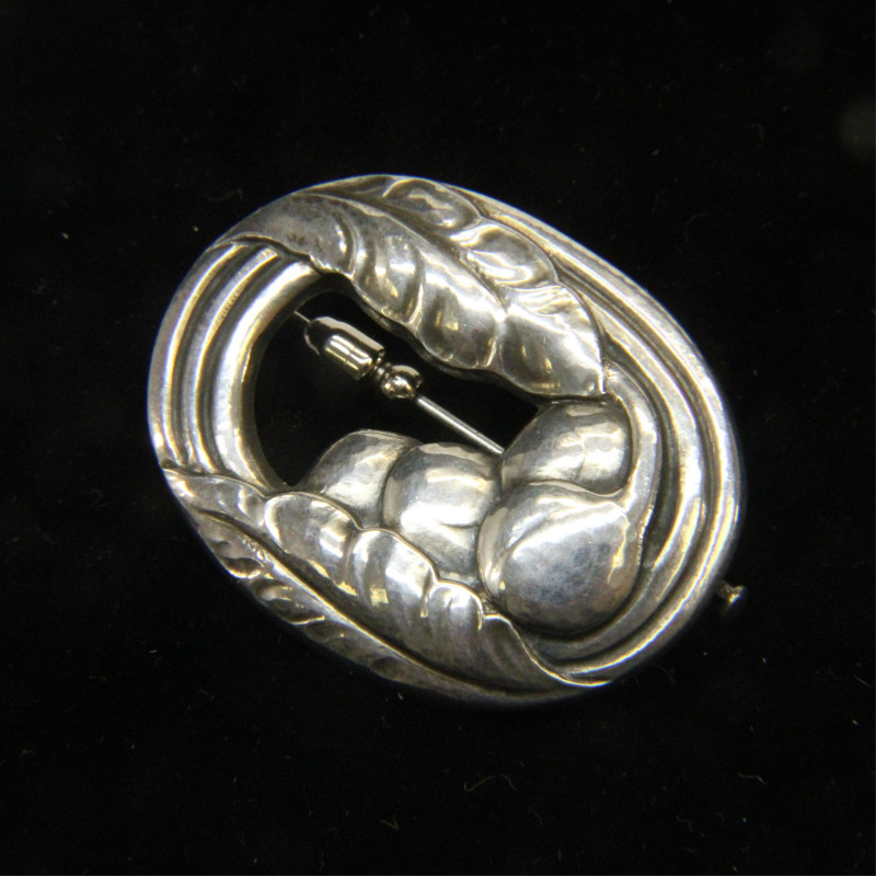 Georg Jensen Fruit Brooch 18 circa 193344