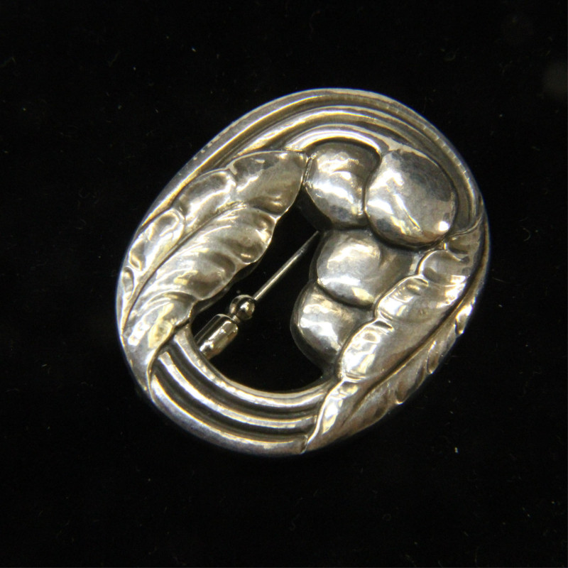 Georg Jensen Fruit Brooch 18 circa 193344