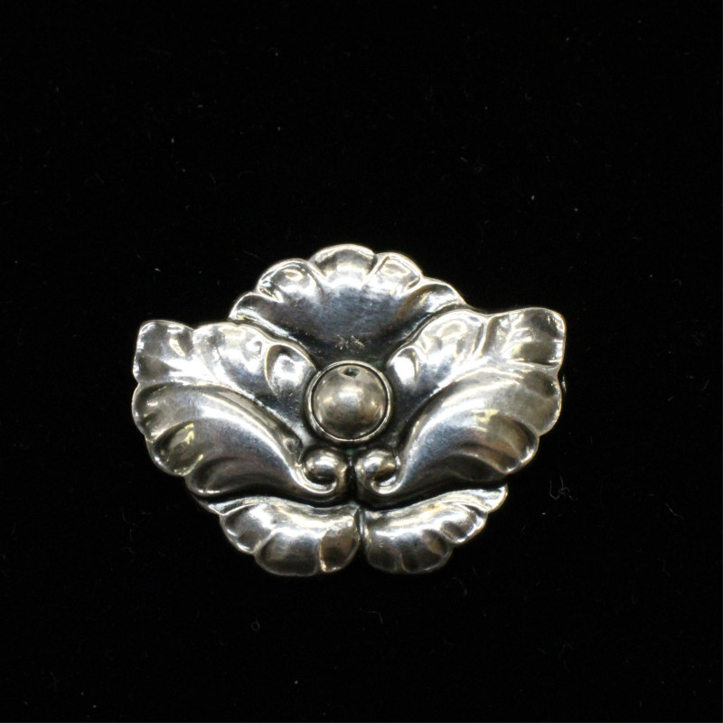 Georg Jensen Flower Brooch 107 circa 190515