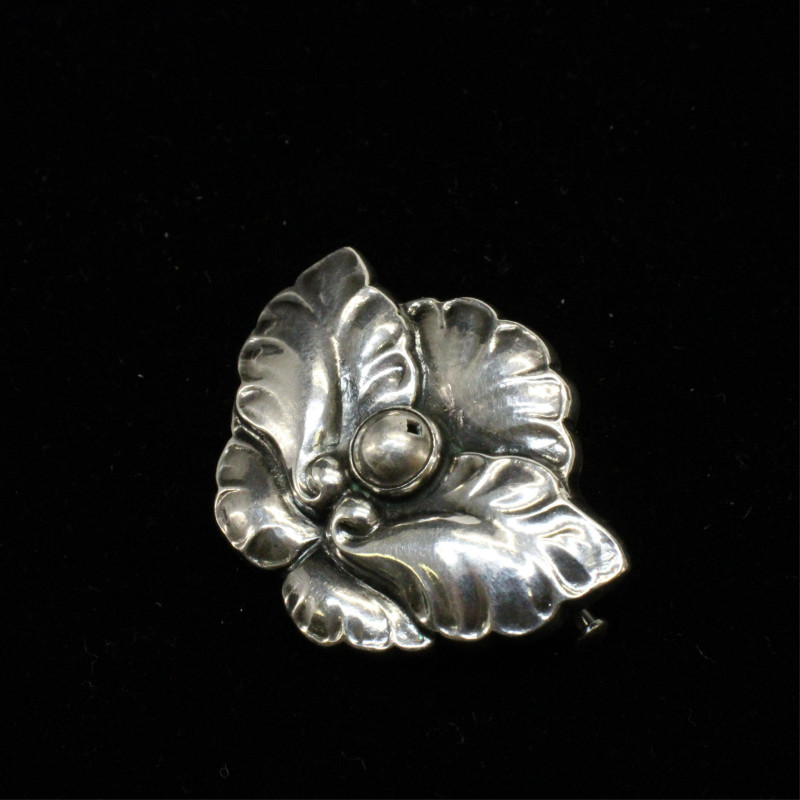 Georg Jensen Flower Brooch 107 circa 190515