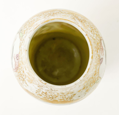 Chinese Export Porcelain Vase