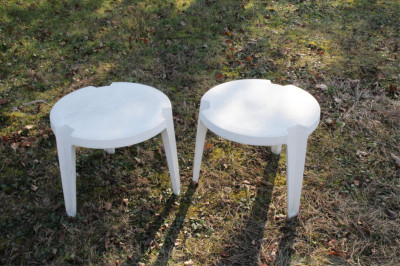 4 Chaise Longues &amp; 2 Sarl Grosfillex Side Tables
