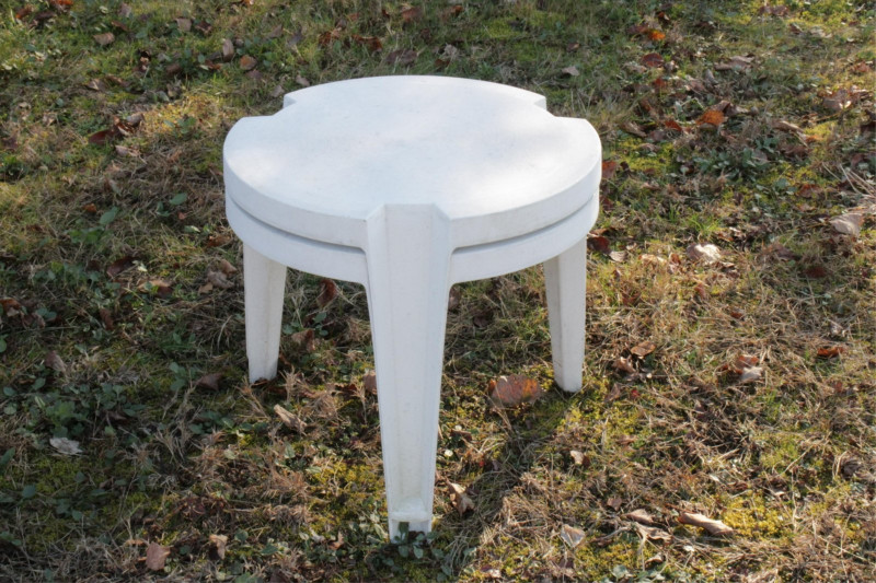 4 Chaise Longues &amp; 2 Sarl Grosfillex Side Tables