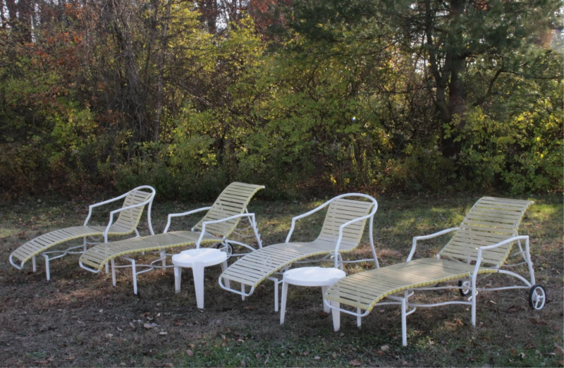 4 Chaise Longues &amp; 2 Sarl Grosfillex Side Tables
