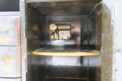 Japanese Lacquer Jewelry Cabinet &amp; Shaving Stand