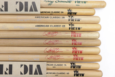 22 Drumsticks &amp; Back Beat Clapper