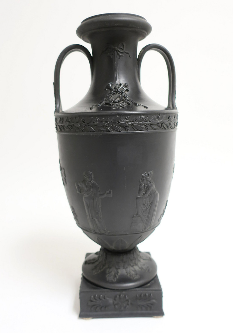Wedgwood Basalt 2-Handled Vase on Plinth