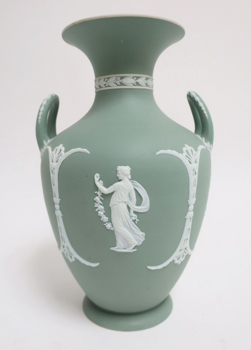 Wedgwood Jasper Dip Green 2-Handled Vase